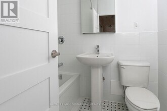 1291 Bayview Ave in Toronto, ON - Building Photo - Building Photo