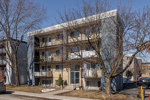 495 Robin Boul in Laval, QC - Building Photo