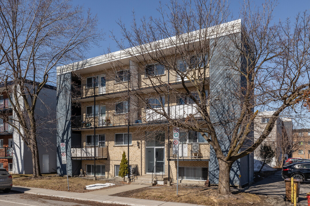 495 Robin Boul in Laval, QC - Building Photo