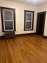 216 Elm St, Unit 2 in Everett, MA - Foto de edificio - Building Photo