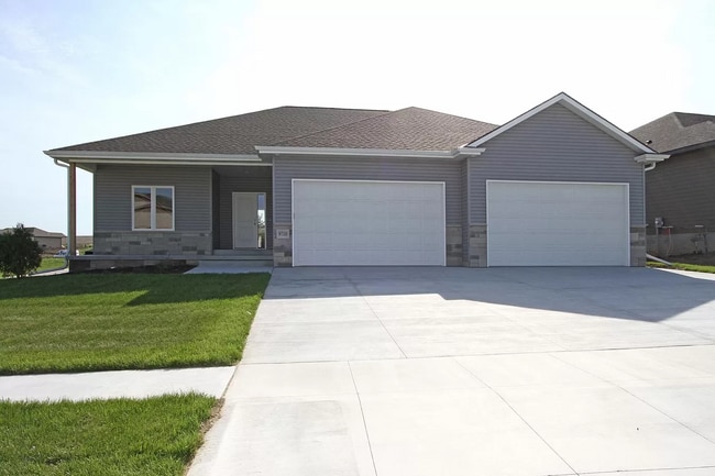 9710 Balkan Ave in Lincoln, NE - Building Photo - Building Photo