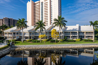 St. Thomas in Naples, FL - Foto de edificio - Building Photo