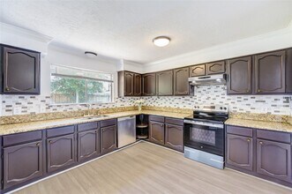 2402 Strait Ln in Houston, TX - Building Photo - Building Photo