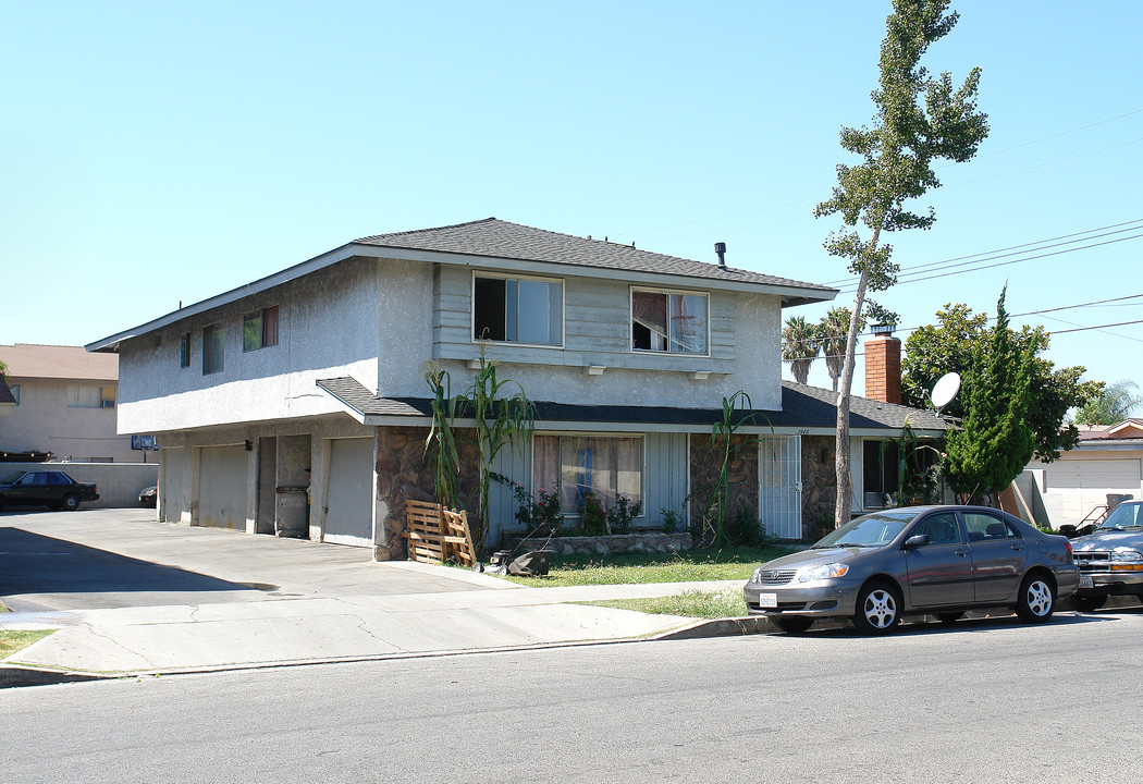 1940 N Highland St in Orange, CA - Building Photo