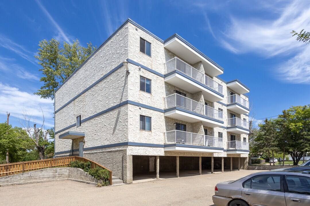 5726 57 Av in Red Deer, AB - Building Photo