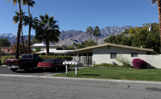 545 S Desert View Dr in Palm Springs, CA - Foto de edificio - Building Photo