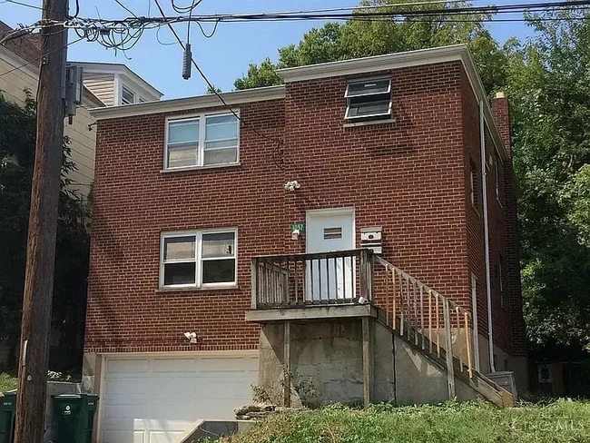 1057 Winfield Ave, Unit Second floor