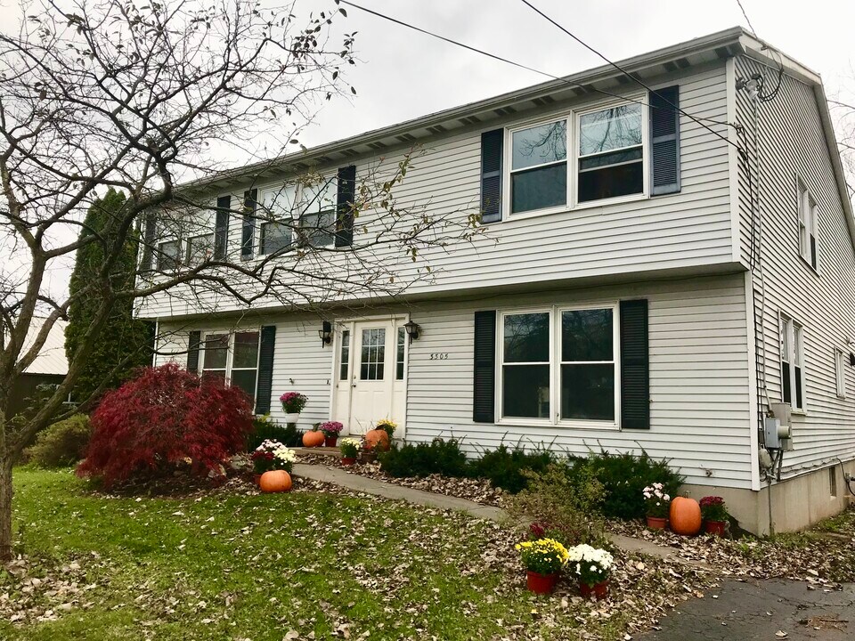3305 Union St, Unit 3305 Union - Apt #3 in North Chili, NY - Foto de edificio