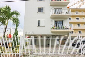 134 SW 7th Ave in Miami, FL - Building Photo - Building Photo