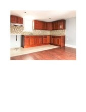 212 Port Ave, Unit First Floor Floor in Elizabeth, NJ - Foto de edificio - Building Photo