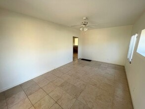 1232 Hemlock Ln in Ventura, CA - Building Photo - Building Photo