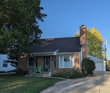 2220 N 102nd St in Wauwatosa, WI - Building Photo