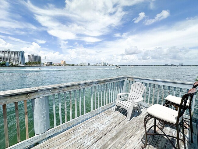 2130 Bay Dr in Miami Beach, FL - Building Photo - Building Photo
