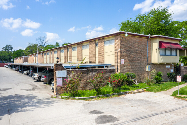 Garden Oaks Village in Houston, TX - Building Photo - Primary Photo