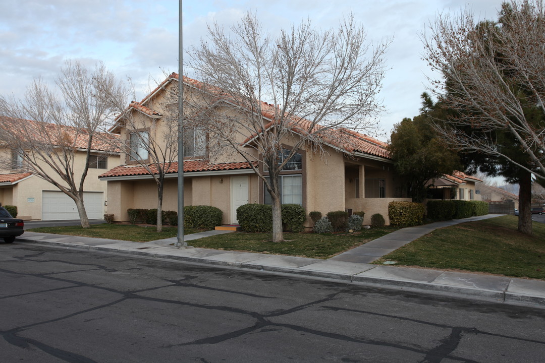 6912 Lunarlight Dr in Las Vegas, NV - Foto de edificio