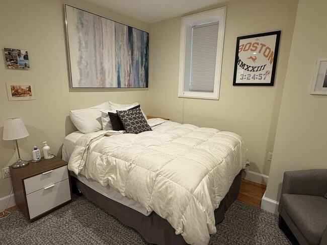 18 Durham St, Unit 1 in Boston, MA - Foto de edificio - Building Photo