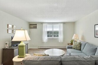 37 Leonard Rd in Boxborough, MA - Building Photo - Building Photo