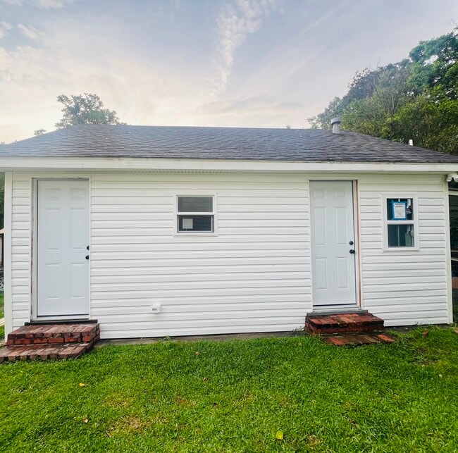 228 Amelia St, Unit 228 Amelia B