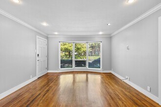 3012 Mahanna Springs Dr, Unit A in Dallas, TX - Foto de edificio - Building Photo