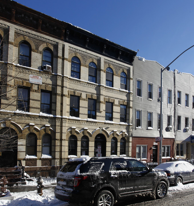 209 Irving Ave in Brooklyn, NY - Building Photo