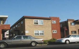 2614 W Foster Ave Apartments