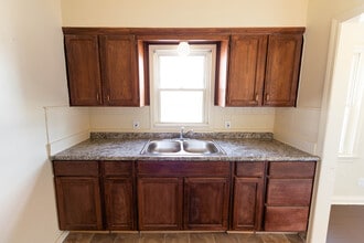 808 Seward Ave in Akron, OH - Foto de edificio - Building Photo