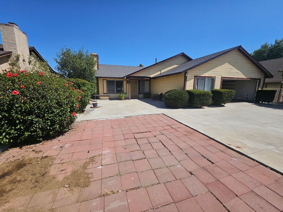 5827 Central Ave in Riverside, CA - Building Photo