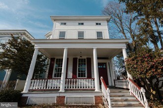 319 Radcliffe St-Unit -1 in Bristol, PA - Foto de edificio - Building Photo