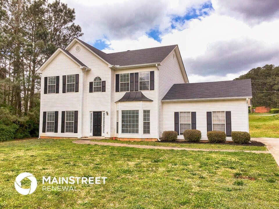 8479 Glendevon Ct in Riverdale, GA - Building Photo