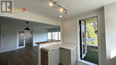 7321-7321 Halifax St in Burnaby, BC - Building Photo - Building Photo
