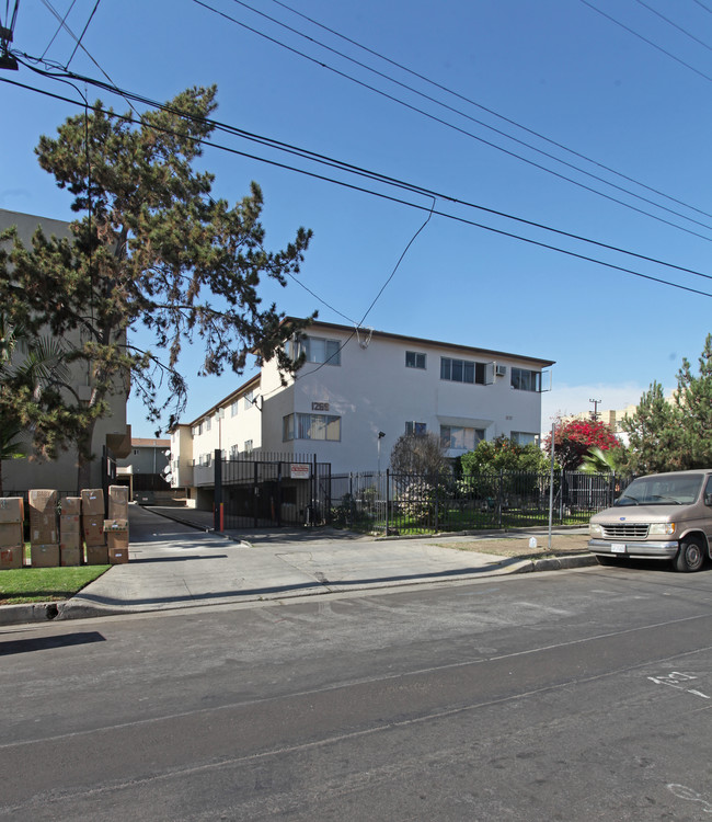 1269 N Ardmore Ave in Los Angeles, CA - Foto de edificio - Building Photo