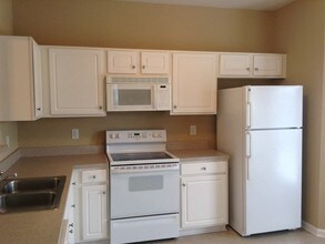 3607 Sunset Hollow Dr in High Point, NC - Foto de edificio - Building Photo