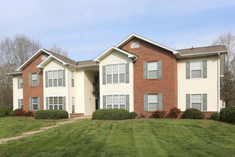 Meadow Park Apartments in Greensboro, NC - Building Photo - Building Photo