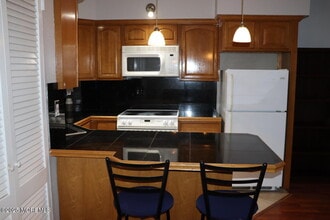 21 Leroy Pl in Red Bank, NJ - Building Photo - Building Photo