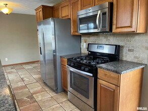 2806 W 47th St in Davenport, IA - Building Photo - Building Photo