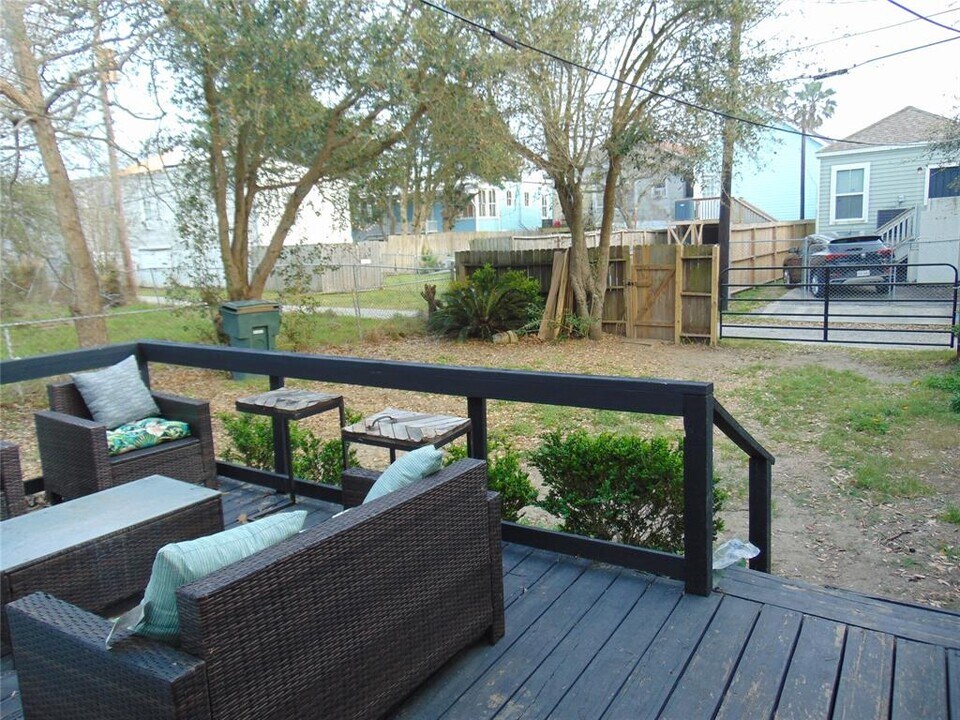 1023 Avenue L in Galveston, TX - Foto de edificio