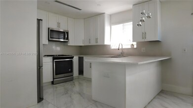 2741 SW 67th Ave in Miami, FL - Building Photo - Building Photo