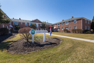 WJM Cedar Apartments in Cleveland, OH - Building Photo - Building Photo