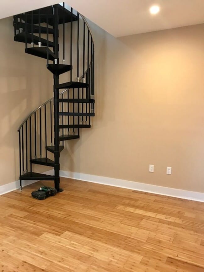 property at 1527 W Porter St