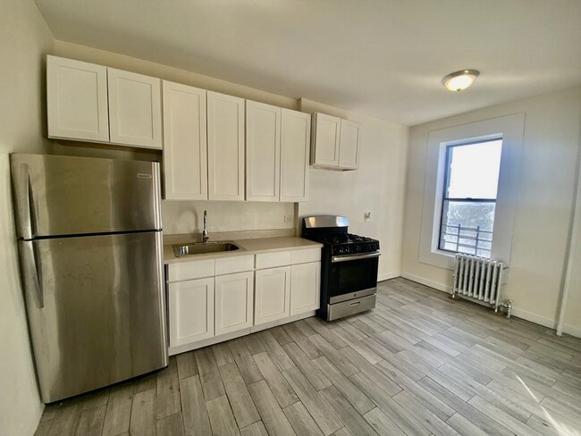 1364  Sterling Pl in Brooklyn, NY - Foto de edificio - Interior Photo