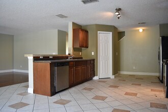 15151 Moultrie Pointe Rd in Orlando, FL - Building Photo - Building Photo