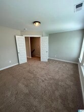 90 Buckhorn Cir in Weaver, AL - Foto de edificio - Building Photo