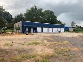 100       Strickland Dr in Roebuck, SC - Foto de edificio - Building Photo