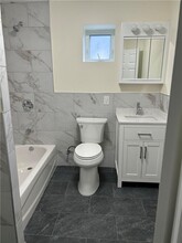 109-40 221st St-Unit -1 in Queens, NY - Foto de edificio - Building Photo