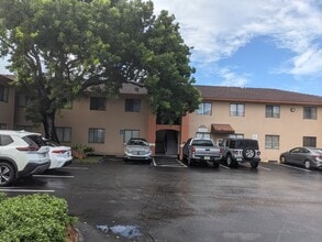 7255 W 24th Ave, Unit 206 in Hialeah, FL - Building Photo - Building Photo