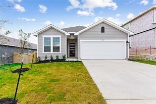 313 McLintock Rd in Jarrell, TX - Building Photo
