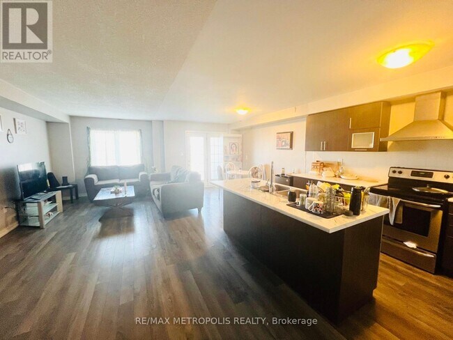 116 Golden Springs Dr in Brampton, ON - Building Photo - Building Photo