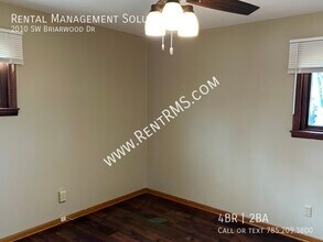 2010 SW Briarwood Dr in Topeka, KS - Building Photo - Building Photo