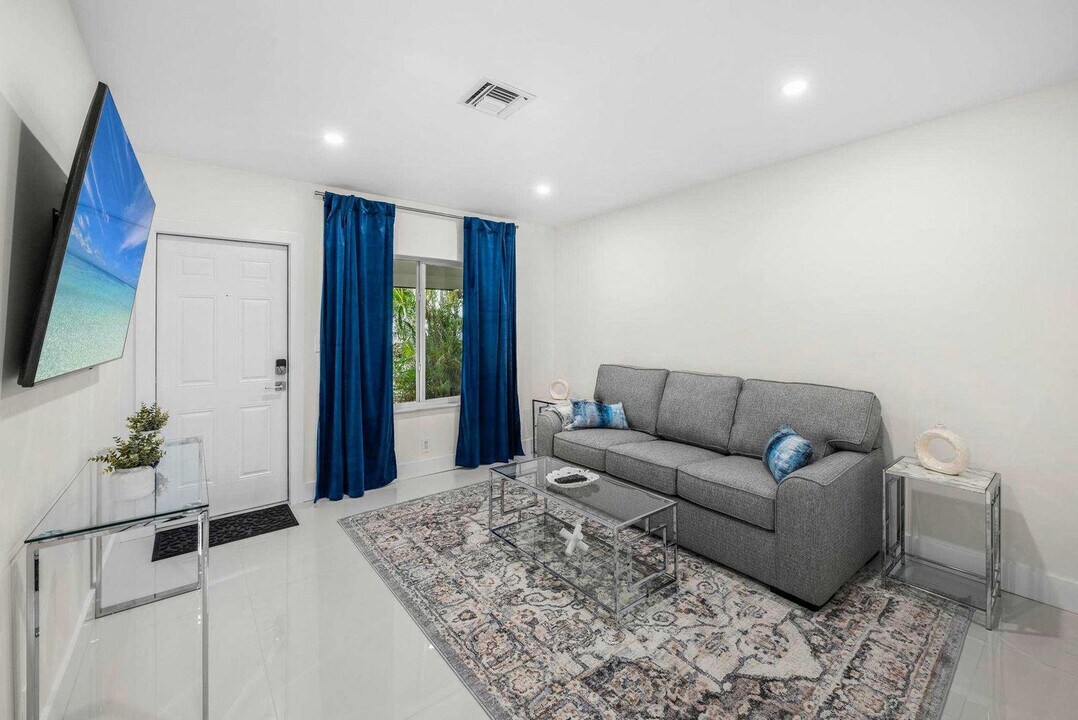 434 NE 14th Ave in Fort Lauderdale, FL - Building Photo