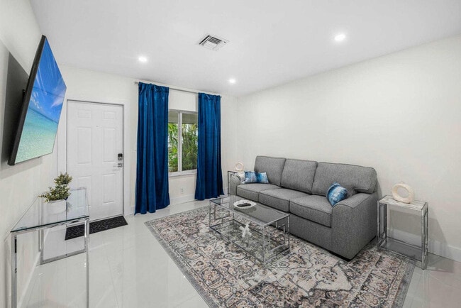 434 NE 14th Ave